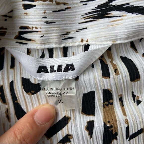 Alia Animal Print Button Down  Blouse - Picture 12 of 14